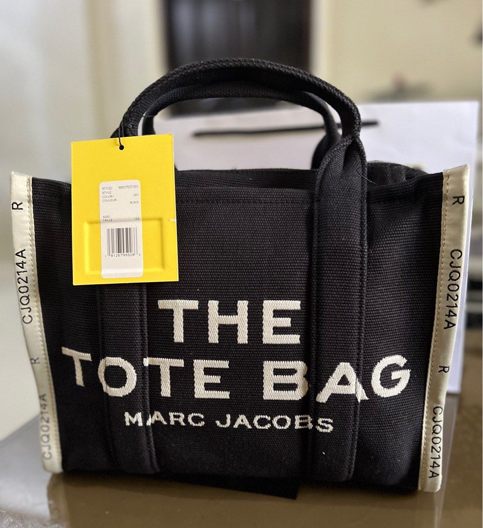 Size Comparison of MARC JACOBS THE TOTE BAGS (canvas) #marcjacobs