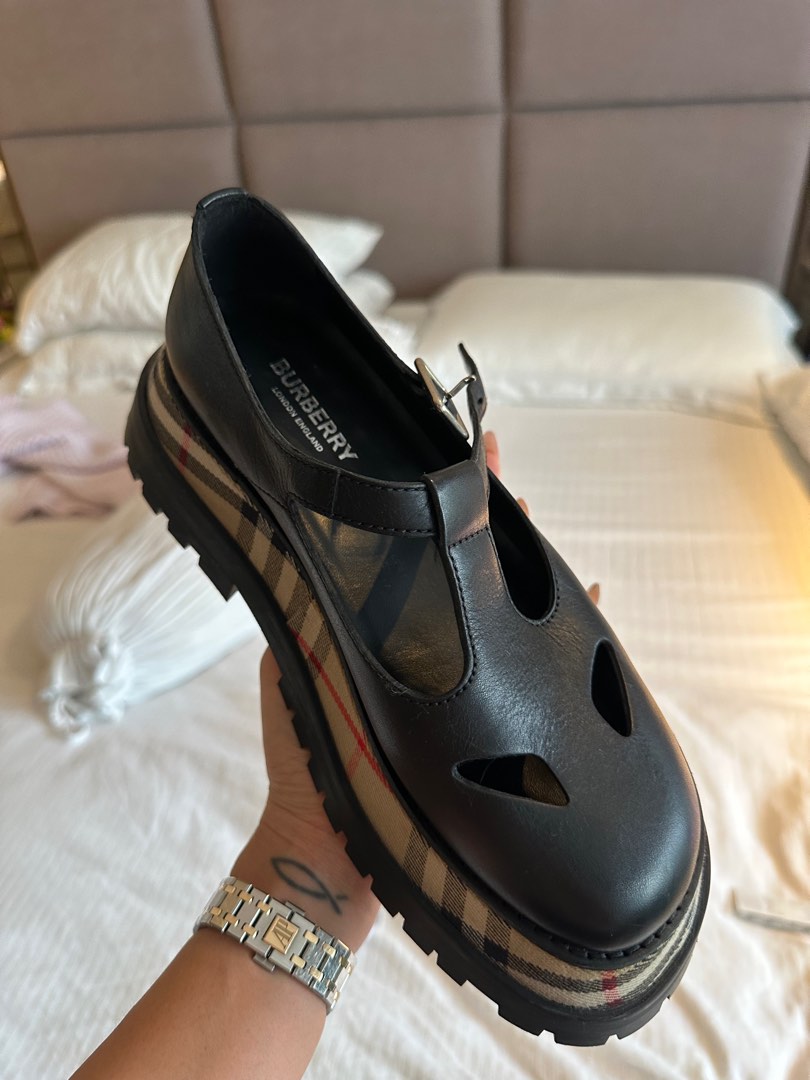 Burberry mary jane 2025 flats