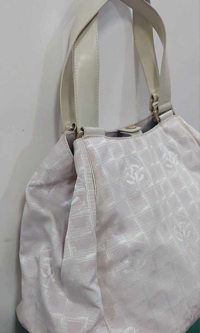 Chanel Cocomark Travel Line (Category: Luxury Bags & Wallets) located in Cabuyao City. Submitted by reinne66 (Listing ID 1258706264, Image 3). Description: 💯% Authentic Cocomark Travel Line Tite Bag Color: Pink Size: Handle Inner circumference: 43cm Width: 38cm Height: 18cm Depth: 19cm.