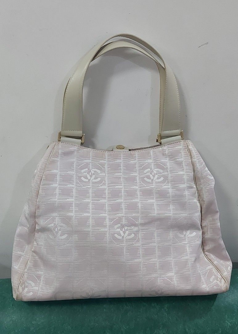 Chanel Cocomark Travel Line (Category: Luxury Bags & Wallets) located in Cabuyao City. Submitted by reinne66 (Listing ID 1258706264, Image 1). Description: 💯% Authentic Cocomark Travel Line Tite Bag Color: Pink Size: Handle Inner circumference: 43cm Width: 38cm Height: 18cm Depth: 19cm.