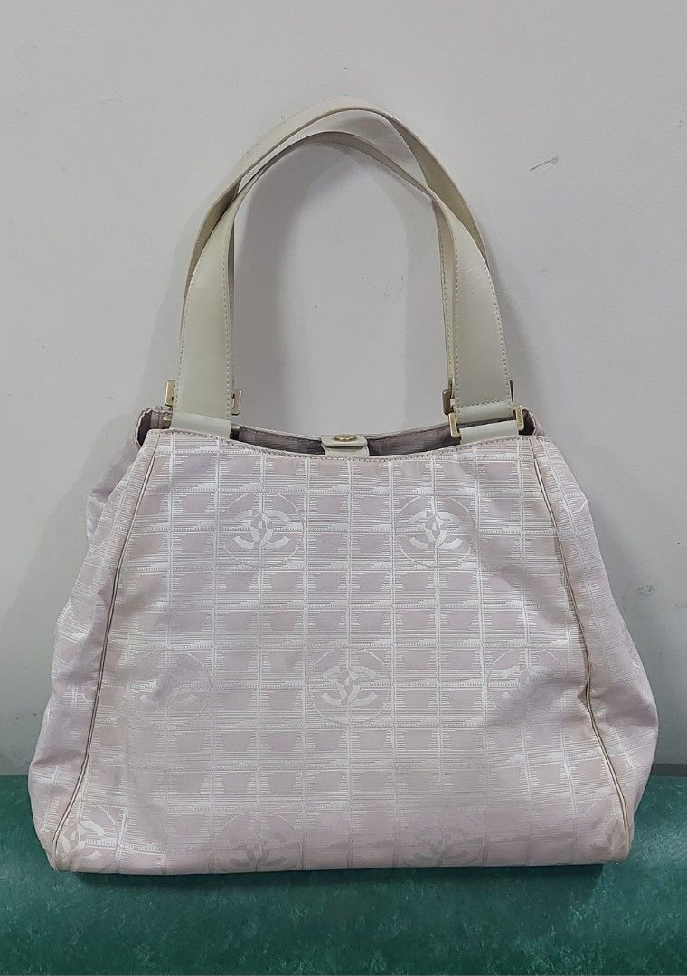 Chanel Cocomark Travel Line (Category: Luxury Bags & Wallets) located in Cabuyao City. Submitted by reinne66 (Listing ID 1258706264, Image 2). Description: 💯% Authentic Cocomark Travel Line Tite Bag Color: Pink Size: Handle Inner circumference: 43cm Width: 38cm Height: 18cm Depth: 19cm.