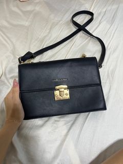 (Category: ) located in . Submitted by krys.closet (Listing ID 1258645280, Image 1). Description: .