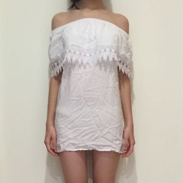 White cotton off clearance the shoulder dress