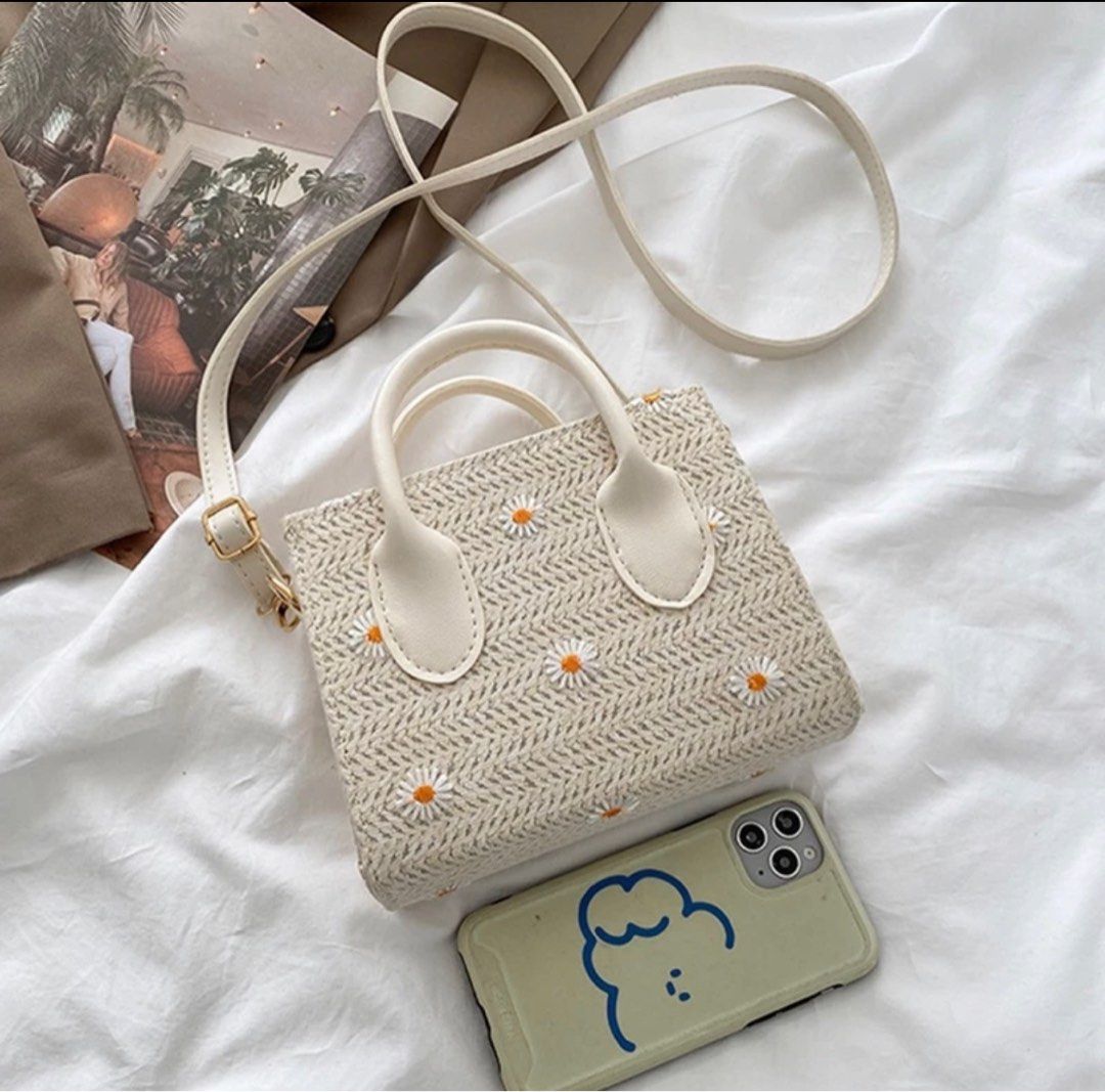 Daisy online xbody bag