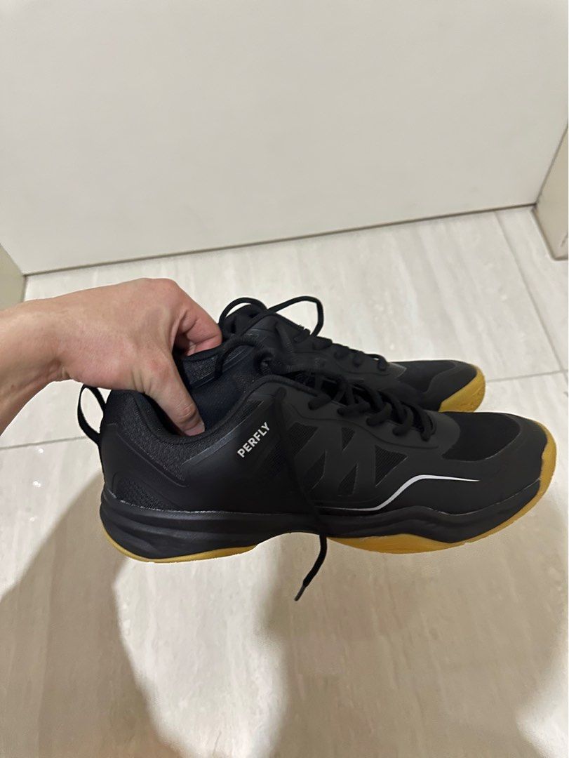 Badminton shoes discount in decathlon