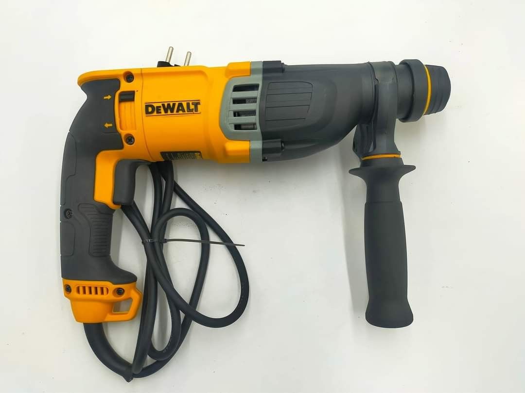 DEWALT CHIPPING GUN, Commercial & Industrial, Construction Tools