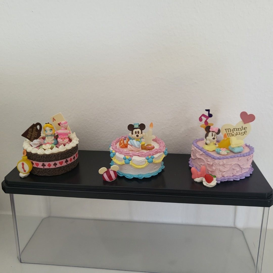 Disney cake rement Rement w display case, Hobbies & Toys, Memorabilia & Collectibles, Fan