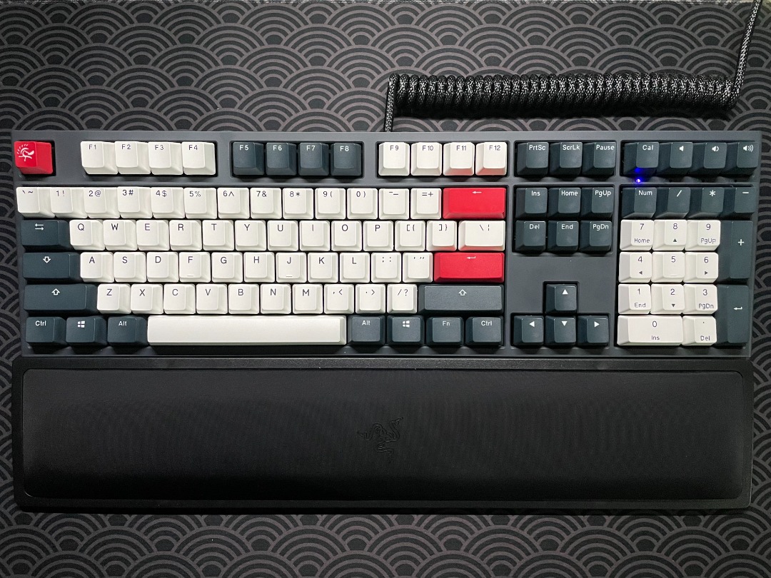 Ducky One 2 Tuxedo Mechanical Keyboard & Razer Ergonomic Wrist Rest Pro