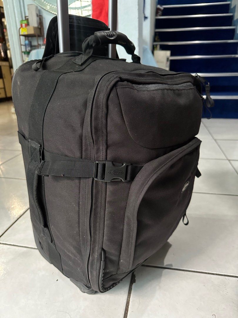 Eastpak 4 wheels store