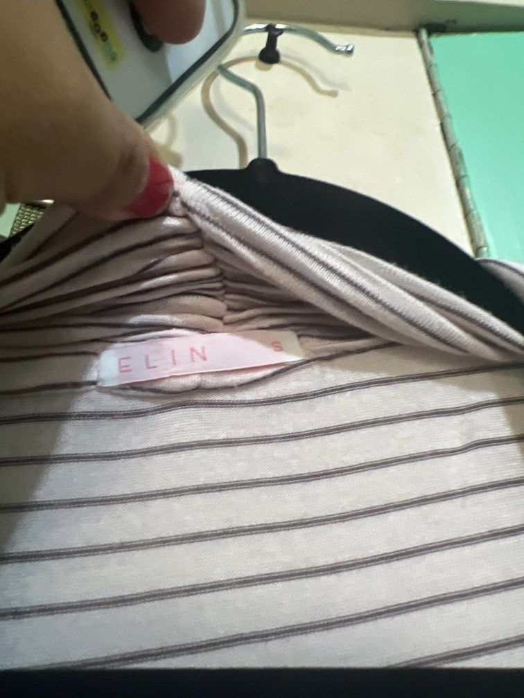 Elin Breastfeeding / Nursing / Maternity Top (Category: Breastfeeding & Bottle Feeding) located in Quezon City. Submitted by shopkyph (Listing ID 1258714303, Image 3). Description: Elin Breastfeeding / Nursing / Maternity Top Size: Small.