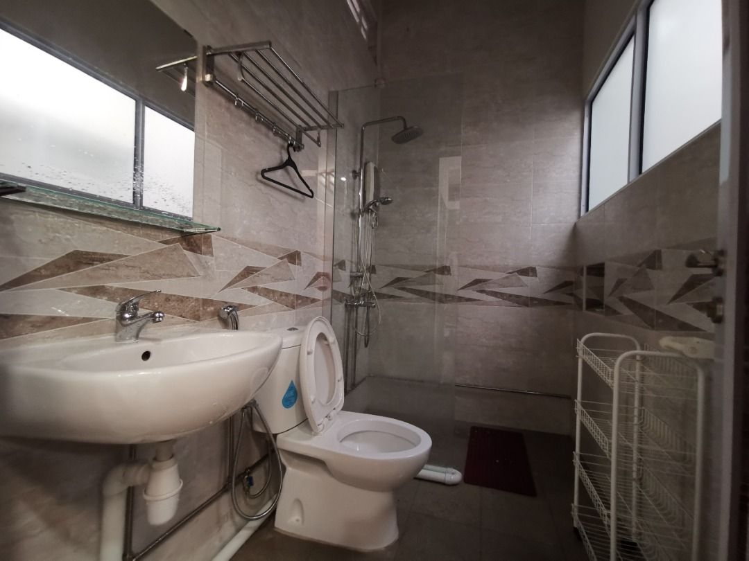 TIONG BAHRU / REDHILL / OUTRAM PARK MRT MASTER BEDROOM Available