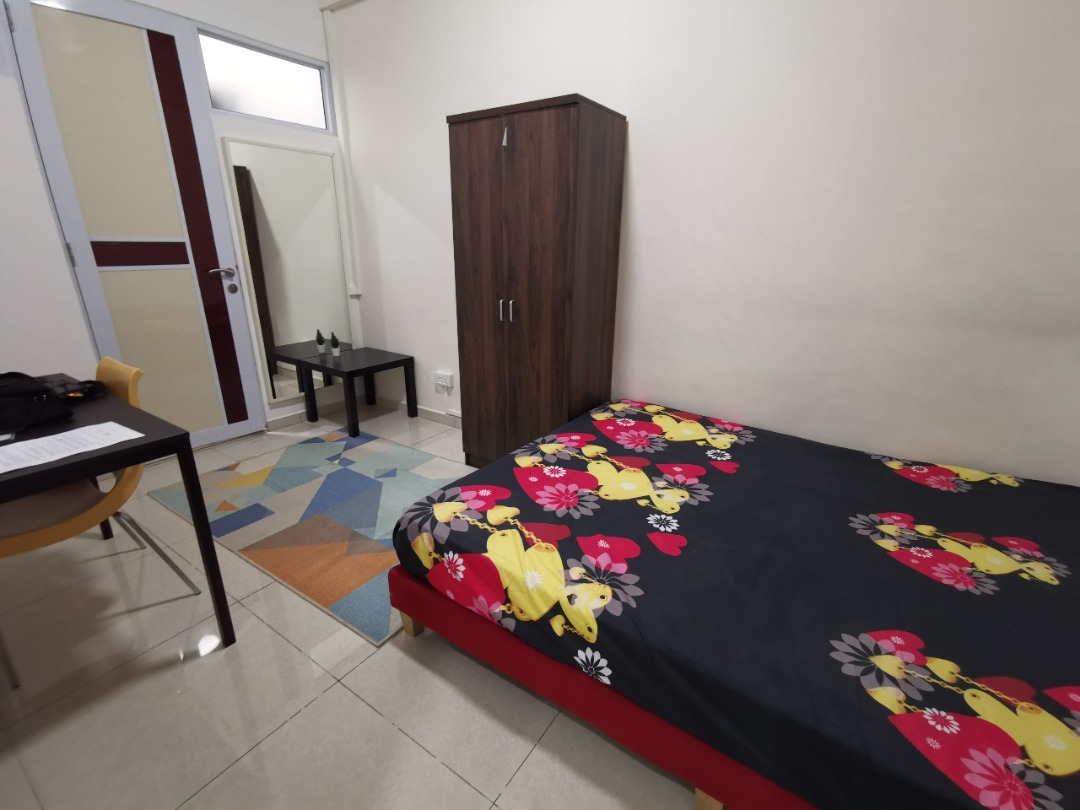 TIONG BAHRU / REDHILL / OUTRAM PARK MRT MASTER BEDROOM Available