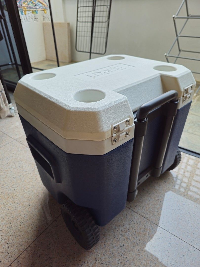 Esky cooler box 52L
