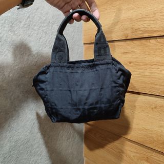 (Category: ) located in . Submitted by highendmnl (Listing ID 1258708391, Image 1). Description: .