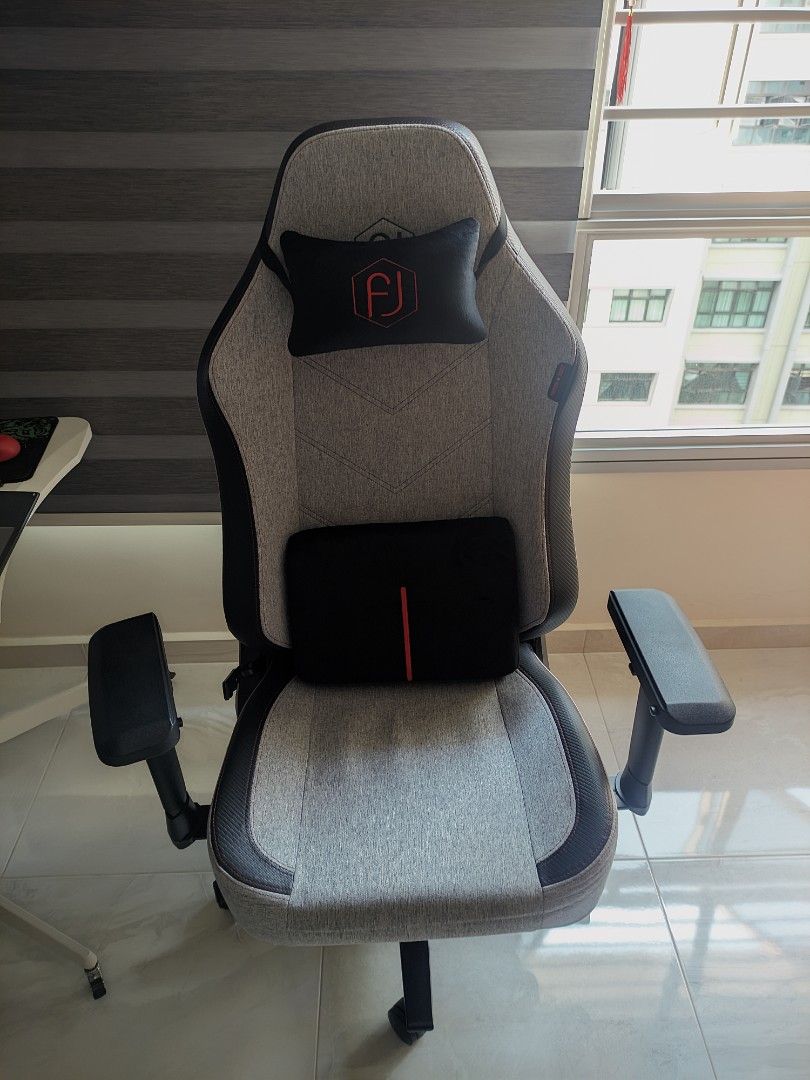 Triton best sale gaming chair