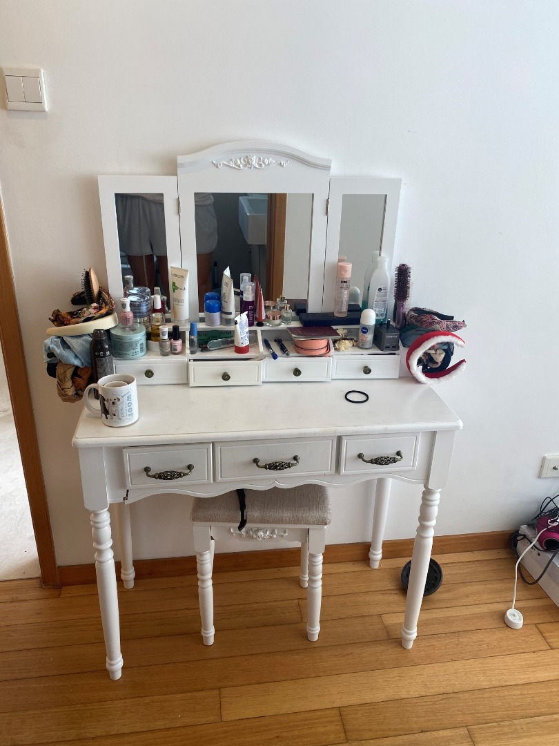 FREE DRESSING TABLE WITH DRAWERS, Furniture & Home Living, Furniture
