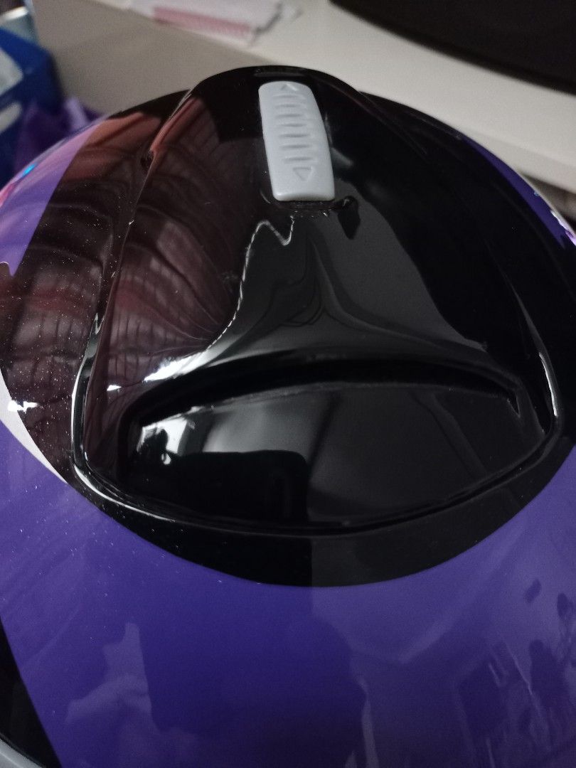Full Face Helmet (Category: Motorcycle Accessories) located in Singapore. Submitted by sweeyen55 (Listing ID 1258608673, Image 3). Description: Brand New with free dust cover pocket GSB full face helmet, nice and ventilation window design Model: VF - Five SIZE : 24” 全新电单车日本制造安全头炭,帯有通风口,设计美观,配送防尘布袋,物超所值,现以低价$70出售.