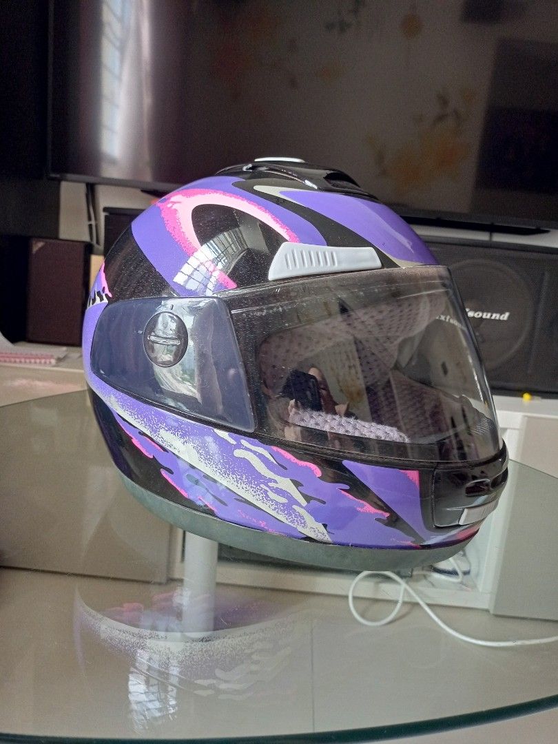 Full Face Helmet (Category: Motorcycle Accessories) located in Singapore. Submitted by sweeyen55 (Listing ID 1258608673, Image 1). Description: Brand New with free dust cover pocket GSB full face helmet, nice and ventilation window design Model: VF - Five SIZE : 24” 全新电单车日本制造安全头炭,帯有通风口,设计美观,配送防尘布袋,物超所值,现以低价$70出售.
