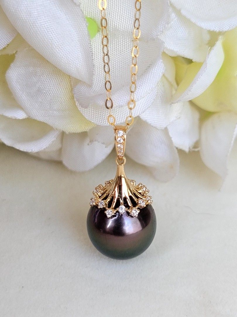 Gold chain with black pearl hot sale