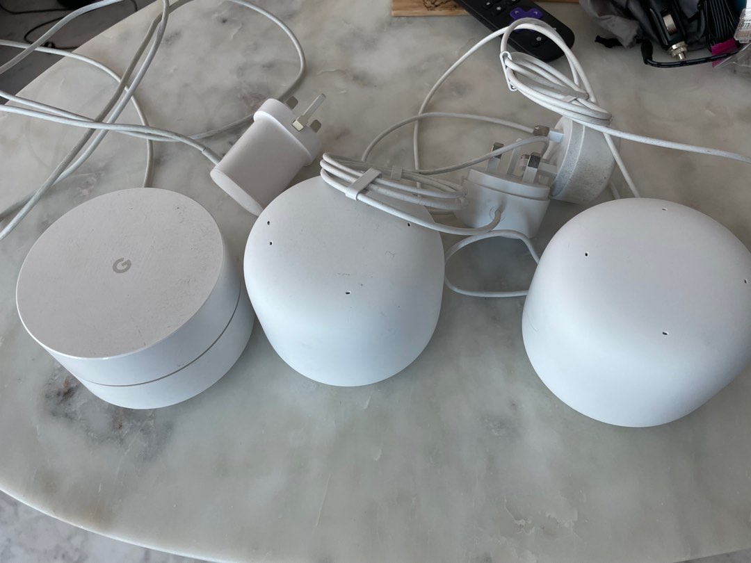 Google router with 1 WiFi point, Computers & Tech, Parts & Accessories