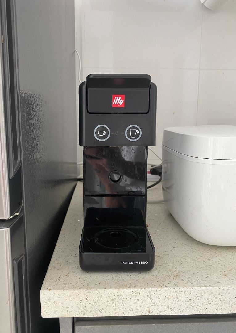 Illy Espresso & Coffee capsule Machine Y3.3 iperEspresso BLACK, TV & Home Appliances, Kitchen