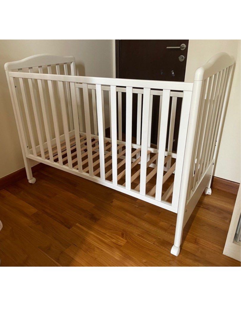 Italbaby cot flash white, Babies & Kids, Baby Nursery & Kids Furniture ...