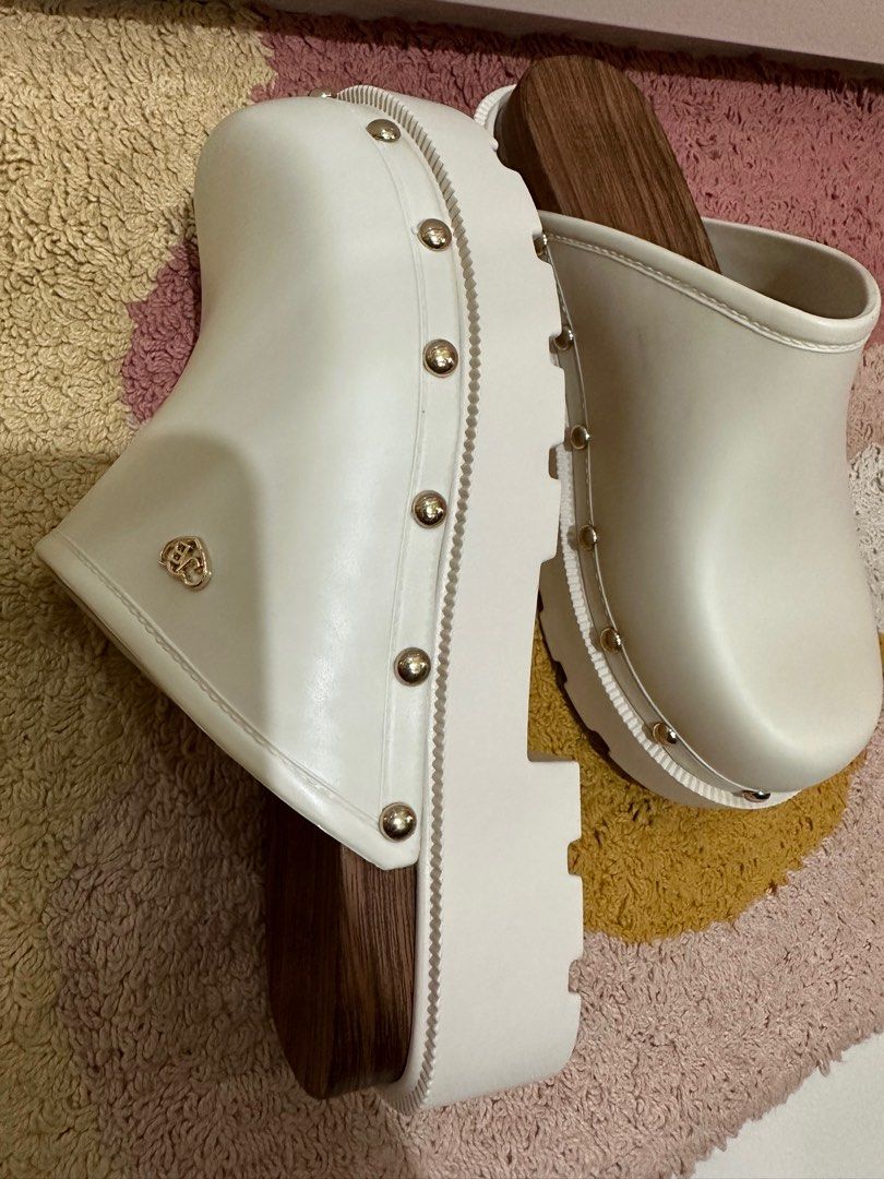 White mountain tuition deals platform clogs