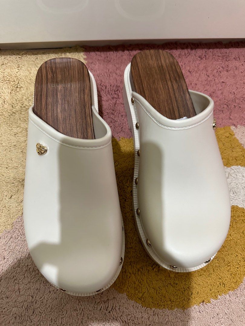 White mountain best sale tuition platform clogs