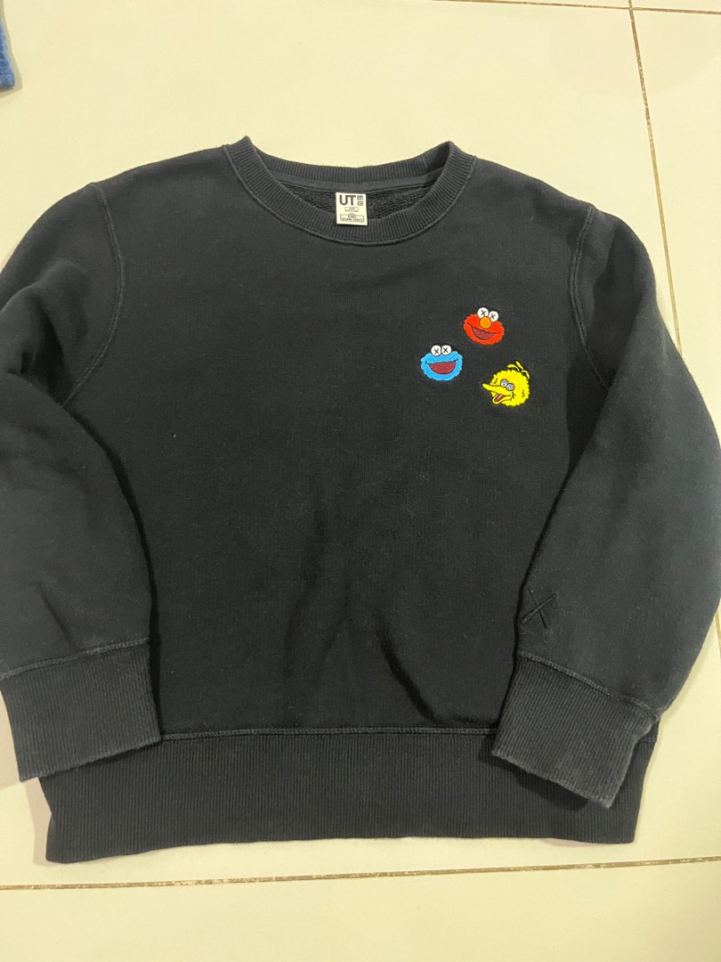 Uniqlo kaws sale pullover