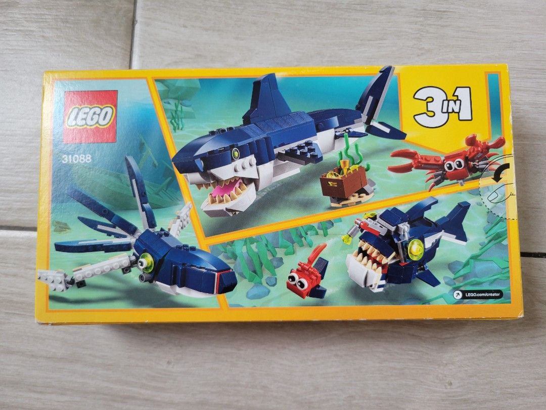 LEGO 31088 Creator 3in1 Deep Sea Creatures: Shark, Crab, Squid *New *box  little damage 大埔交收, 興趣及遊戲, 玩具& 遊戲類- Carousell