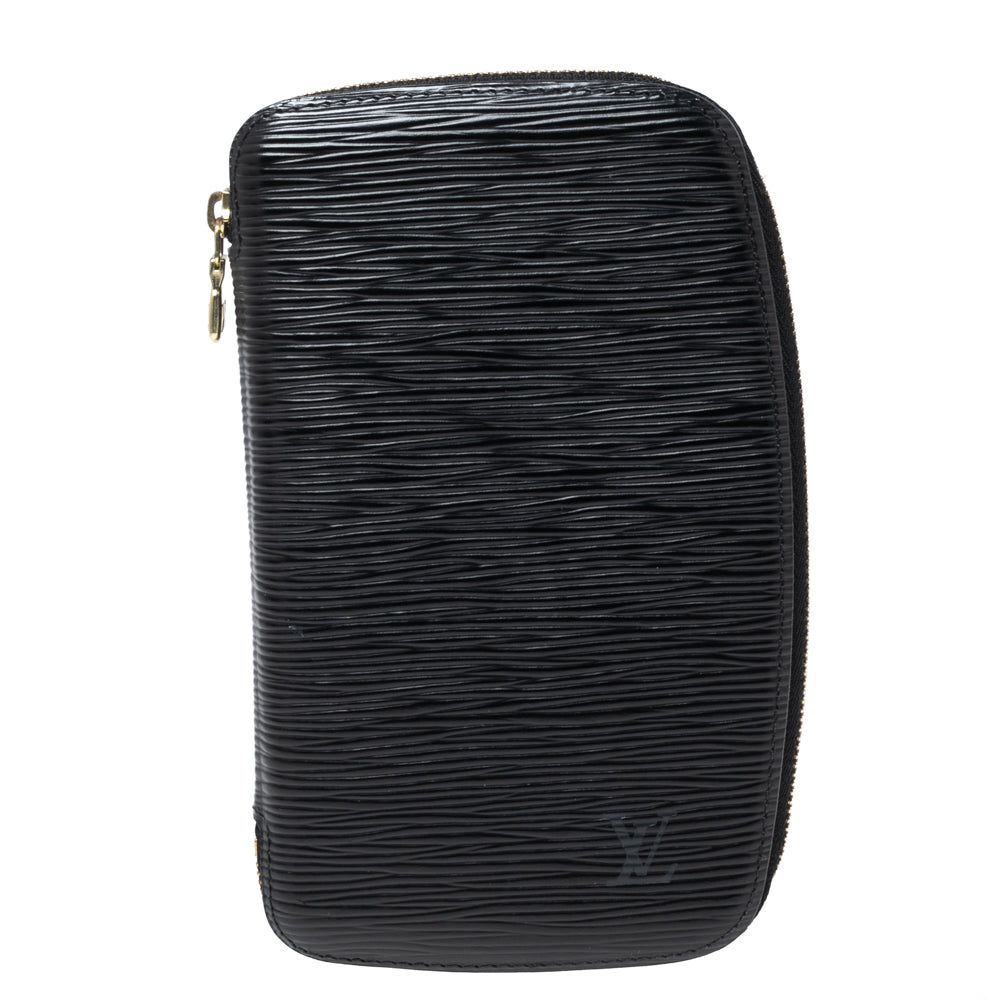 Louis Vuitton vintage Wallet in Epi leather, Luxury, Bags & Wallets on  Carousell