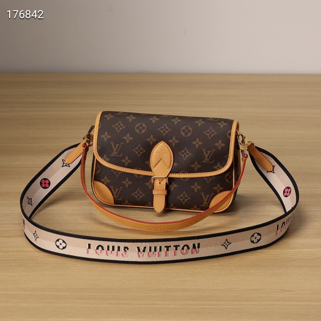 LOUIS VUITTON MAGNETIC MESSENGER MONOGRAM CANVAS -FULL SET-, Luxury, Bags &  Wallets on Carousell