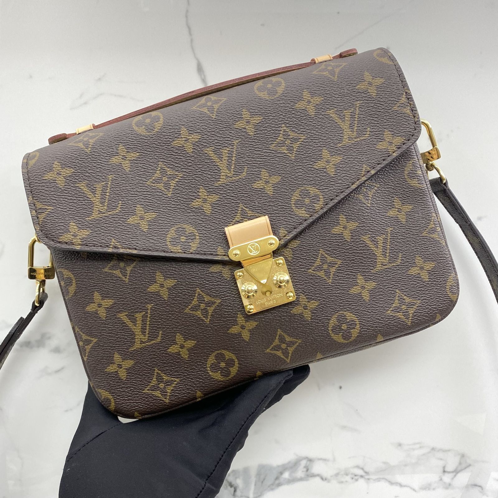 Louis Vuitton Metis Mini, Luxury, Bags & Wallets on Carousell