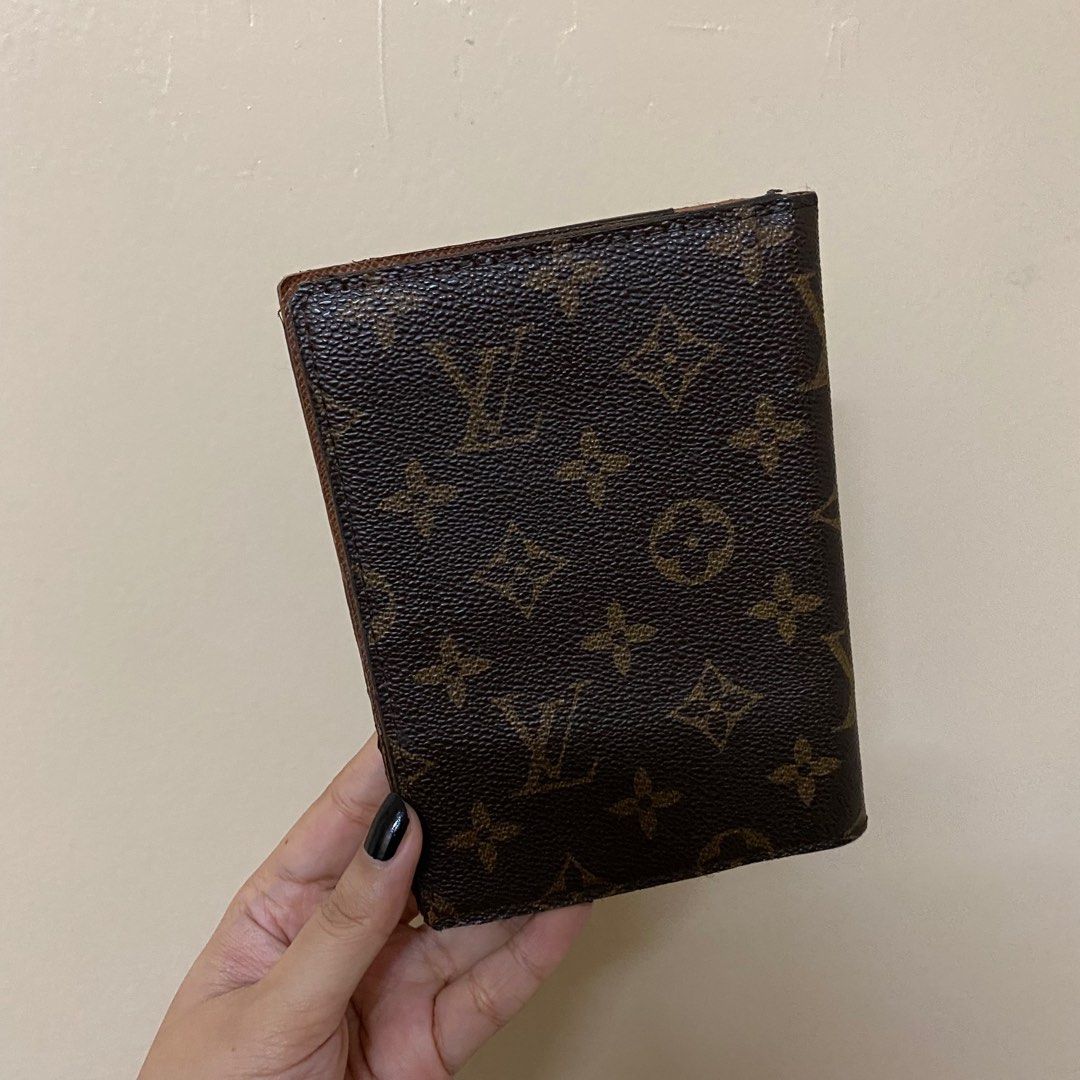Authentic Louis Vuitton lv Monogram men Wallet, Men's Fashion, Watches &  Accessories, Wallets & Card Holders on Carousell