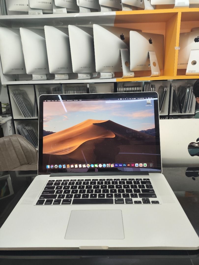 Macbook Pro 15inch i7/16GB/1TB 2015MID