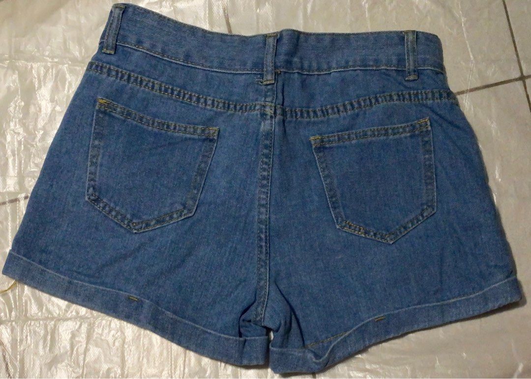 Denim Shorts (Category: Shorts) located in Pasig City. Submitted by chaesoons (Listing ID 1258613706, Image 2). Description: decluttering sale size: 27-28 used once .