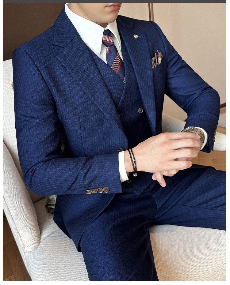 UOMO COLLEZIONI / Blue Pinstripe Suit | Costume homme, Costume, Homme