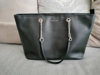 MK Jet Set Travel Saffiano Large Chain Shoulder Tote, Luxury, Bags &  Wallets on Carousell