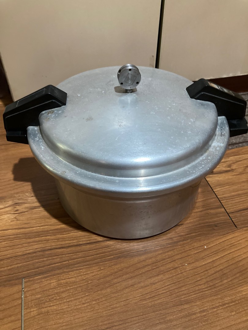 Mirro pressure cooker 12 qts, Furniture & Home Living, Kitchenware