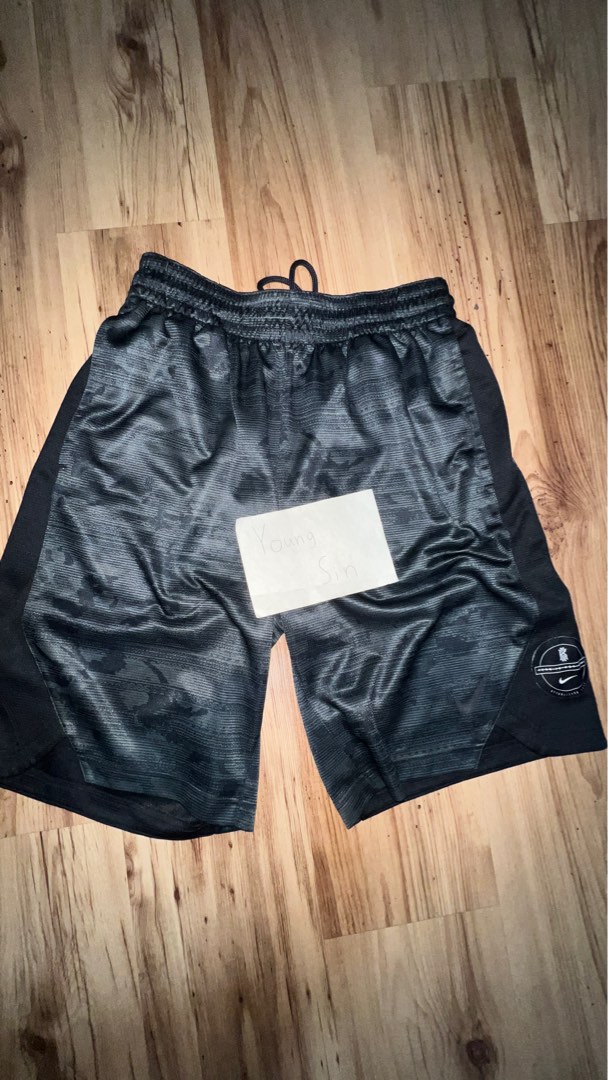 Kyrie hotsell shorts mens
