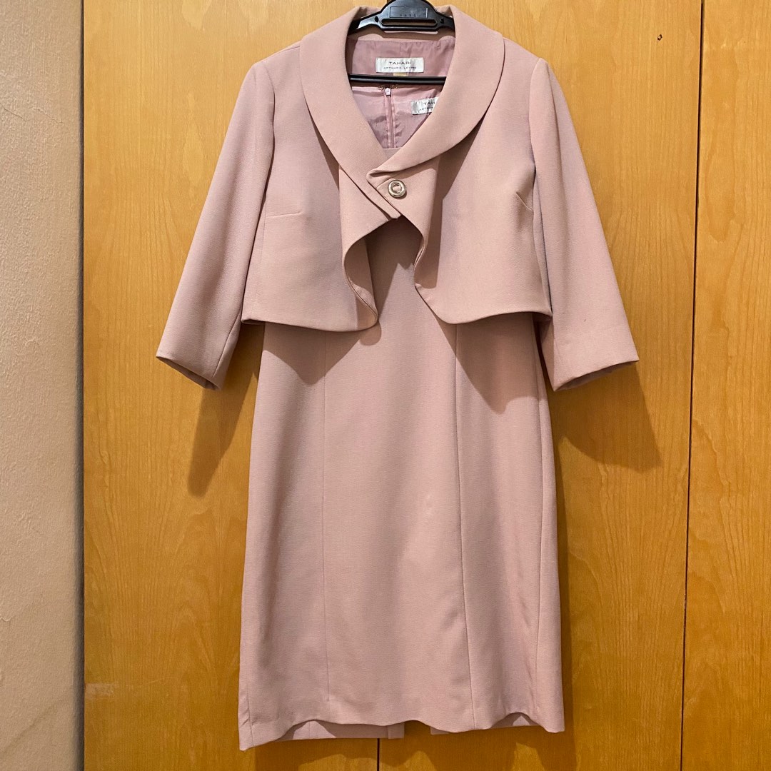Pink tahari outlet suit
