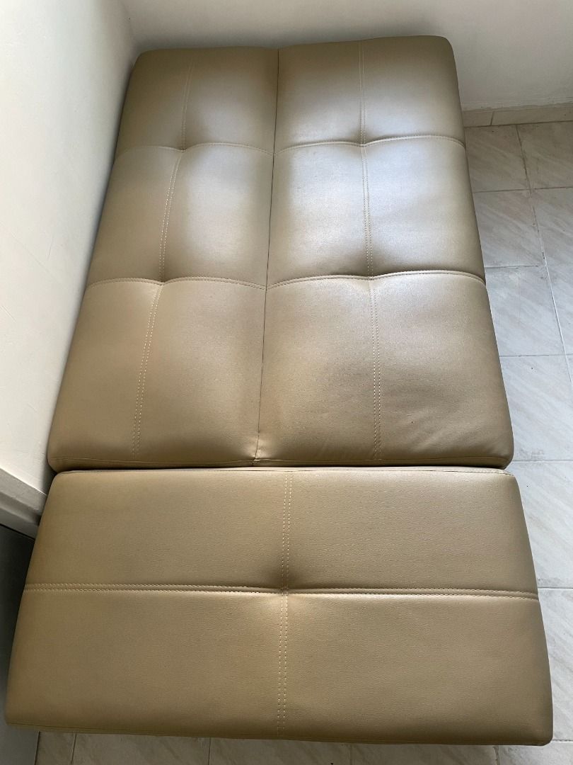 Pricerite Sofa Bed 實惠 兩座位功能性儲物 連 腳踏仿皮梳化床, 傢俬＆家居, 傢俬, 梳化 Carousell