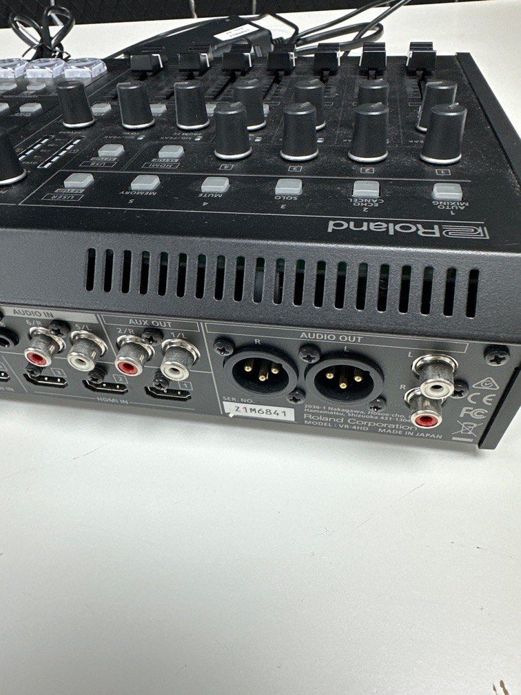 Roland VR-4HD HD AV Mixer 直播用, 攝影器材, 攝錄機- Carousell