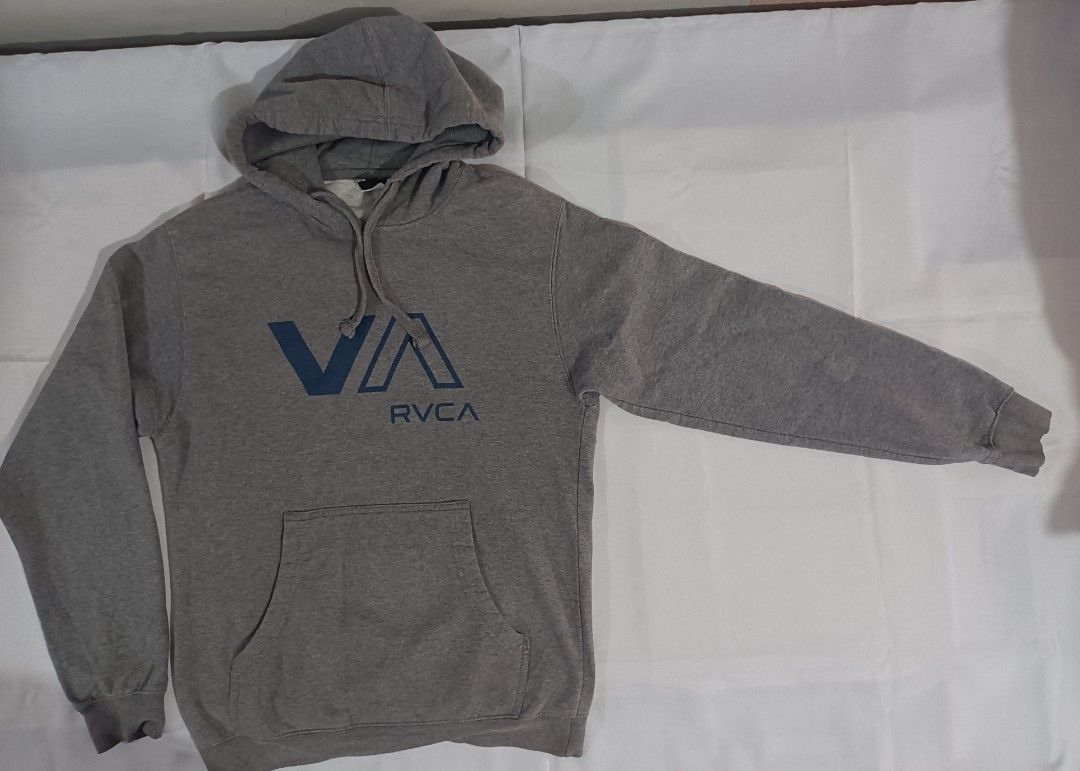 RVCA Cotton Hoodie Jacket Size Small (Category: Hoodies) located in Cebu City. Submitted by piyok69 (Listing ID 1258618190, Image 3). Description: P 1,200.00 good condition no issues size :small dimensions: cw: 19.5" sL: 18" Ls: 24" bL: 26.5" # RVCA hoodie.