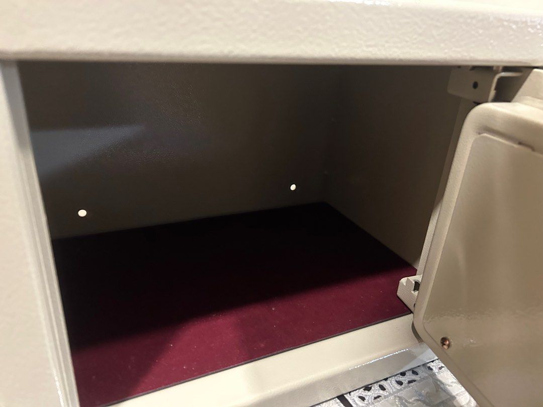 Safe Box64885064827778113
