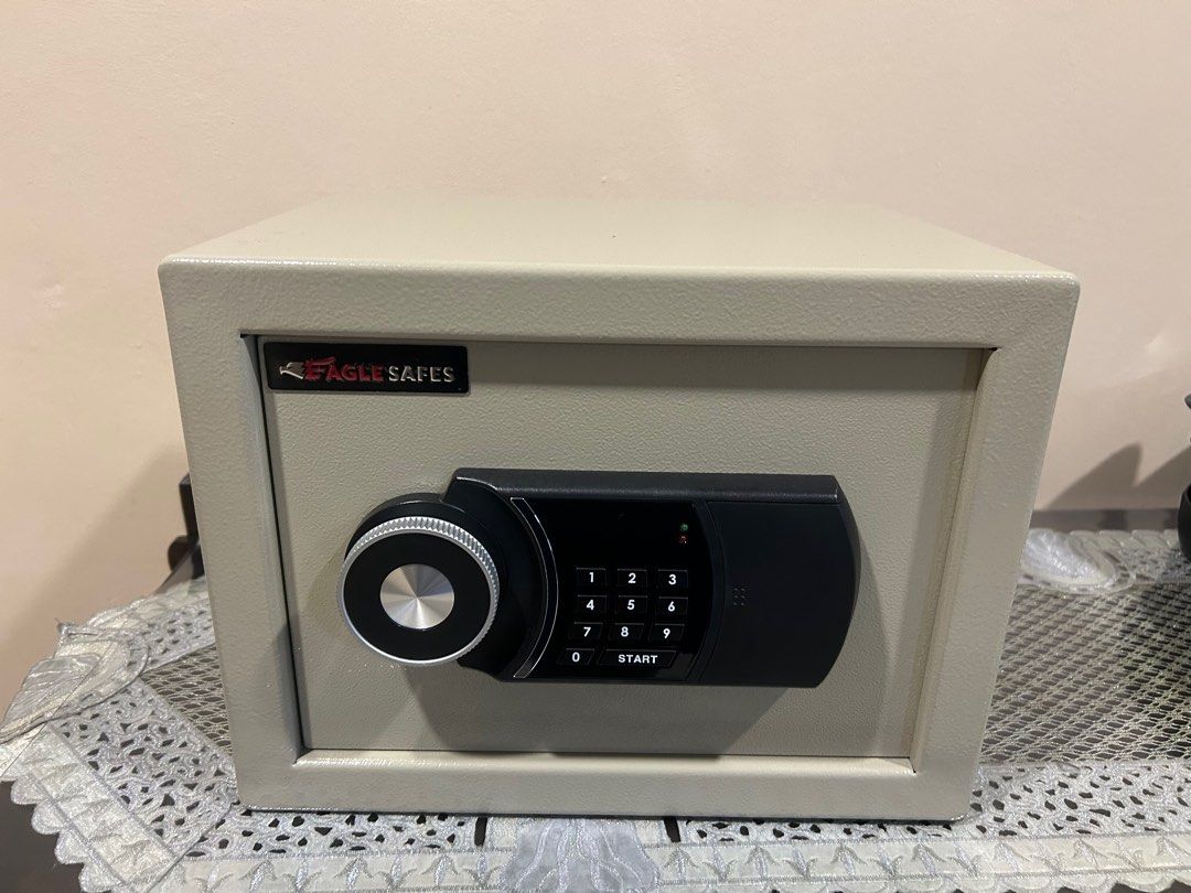 Safe Box64885064827778111