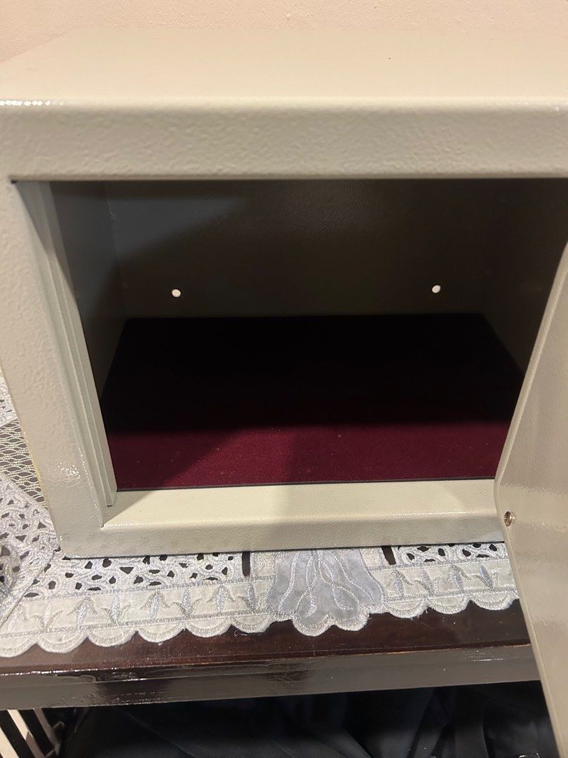 Safe Box64885064827778112