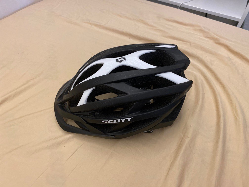 Scott cycling helmet, Sports Equipment, Bicycles & Parts, Parts & Accessories on Carousell