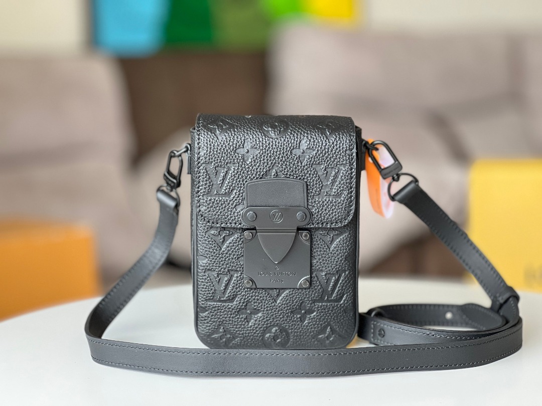 Louis Vuitton S Lock Vertical Wearable Wallet Monogram Taurillon Leather