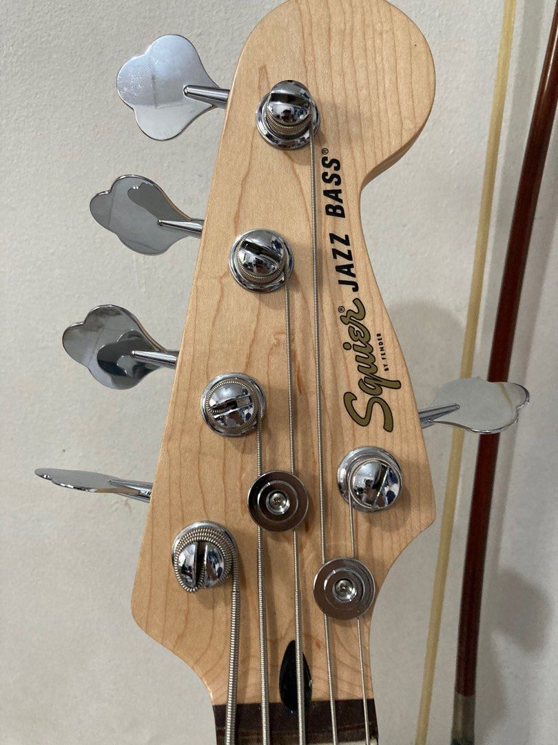 Squier 5 String Jazz Bass with Preamp Active/Passive, Hobbies & Toys, Music & Media, Musical